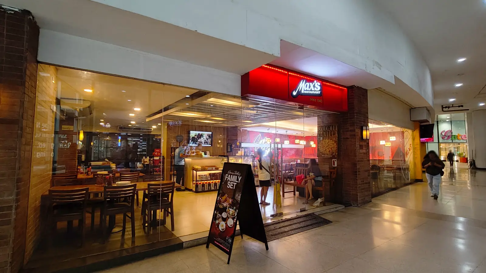 MAX'S in Gateway Mall